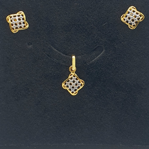 Gold 18.k Fancy Diamond Pendant Set