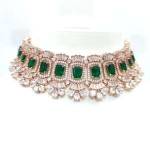 Diamond with full choker and emerald antique 