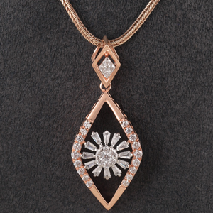 18kt flower shaped diamond pendant 