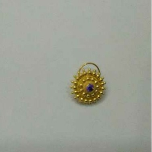 Fancy gold nose pin