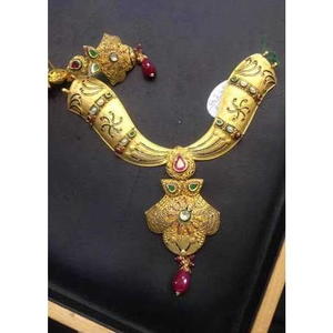 Modern Attractive Gold Necklace Set