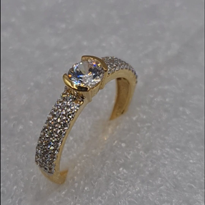18Kt Gold Diamond Ring