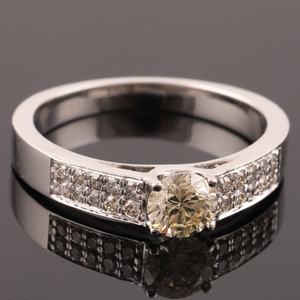 18K Gold Simple Diamond Ring