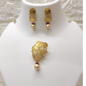 Gold light weight coin pendant set