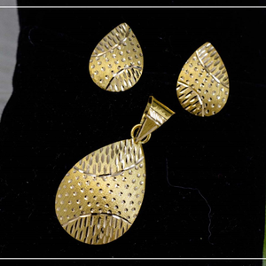 22K Yellow Gold Hallmarked Pendant Set