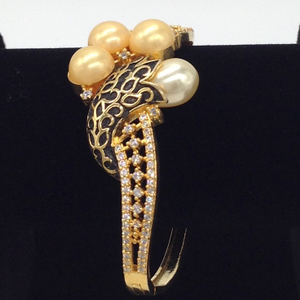 White CZ And Shell Pearls Enamel Openable Kad
