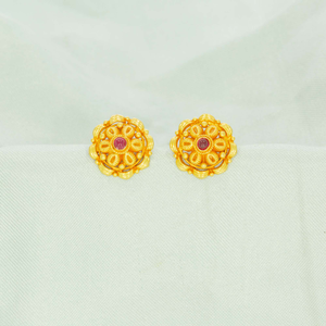 Grand Gold Stud Earrings