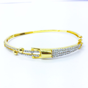 Designing fancy gold bracelet for ladies