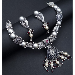 Timeless Splendor: Elegant Antique Jewelry Se