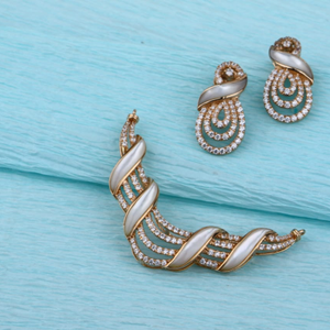 750 Rose Gold Mangalsutra Designer Pendant RM