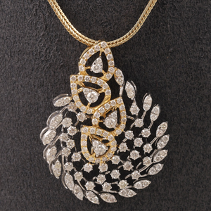 18KT Gold Pretty Diamond Pendant Set