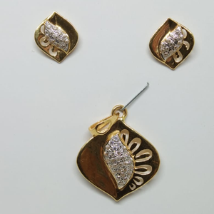 916 Gold Fancy Diamond Pendent Set