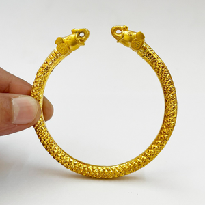 18 Kt Yellow Gold Chunky Elephant Cuff Handma