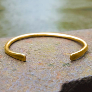 18 K Hallmark Stamped Yellow Gold Hammered Tr