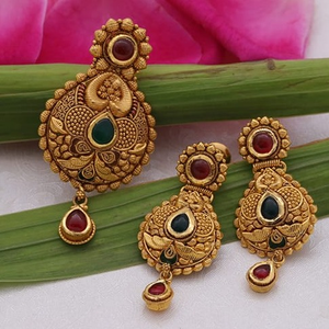 Antique pendant set 916