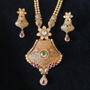 916 gold fancy antique jadtar red and green c