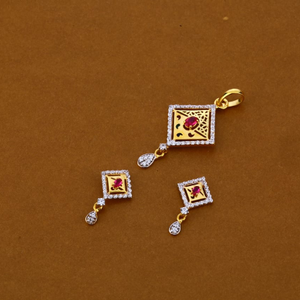 916 Gold Hallmark Gorgeous Ladies Pendant Set