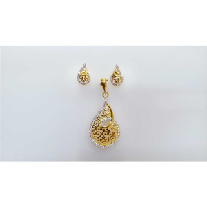 Delicate 916 Gold Ladies Pendant Set