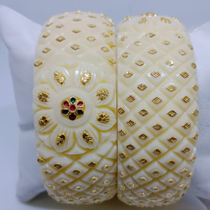 Carving gold plastic chudi