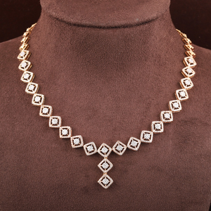 18KT Gold Unique Diamond Necklace