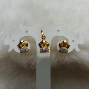 Gold 18k pendant set fancy design