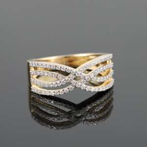18KT Gold Pretty Diamond Ring