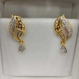 22K / 916 Gold Ladies Attractive Diamond Earr