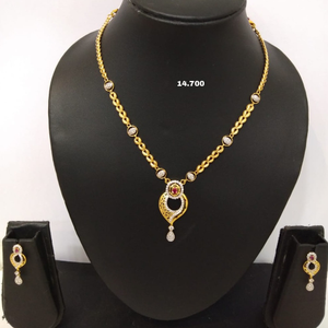 18 carat gold chain set.
