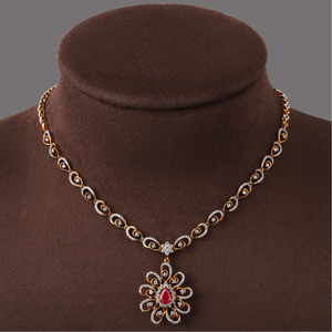 18KT Gold Elegant Diamond Necklace