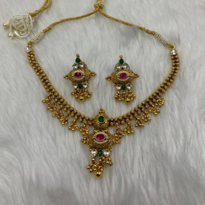 Yellow pearls necklace set