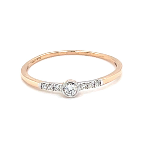 Classic Single Line Diamond Band Ring in 18K 