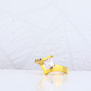 18kt Gold Hallmark Ladies Italian Ring LIR39