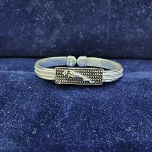 70K Silver Jaguar Design Kada For Men