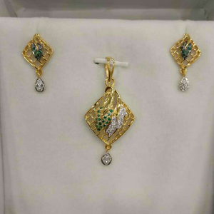 916 Gold Attractive Modern Pendant Set