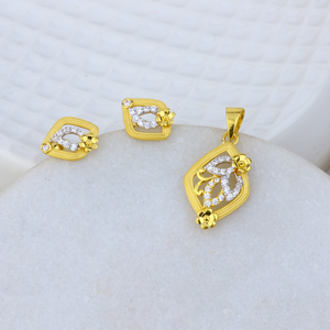 leaf patterned gold pendant set in 22k