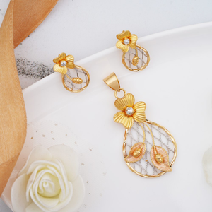 Gold Plain Design Pendant Set