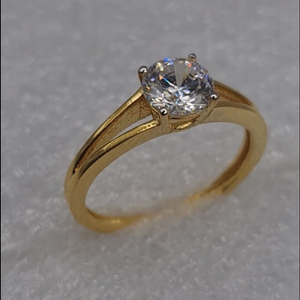 18Kt Gold Single Stone Engagement Ring
