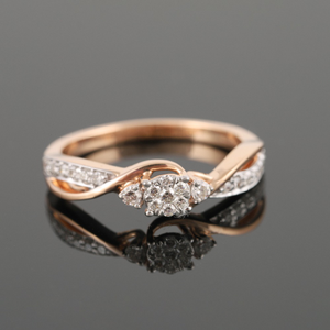18K Gold Fine Design Diamond Ring