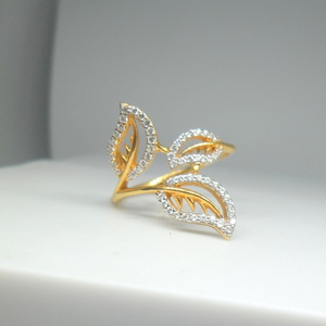 18kt yellow gold flower shape special occasio