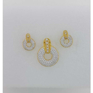 22KT Yellow Gold Prong Studded Pendant set
