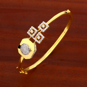 750 Gold Ladies Gorgeous  Kada Bracelet LKB13