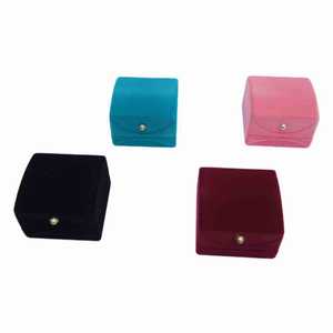 Bombay velvet ring/ tops box