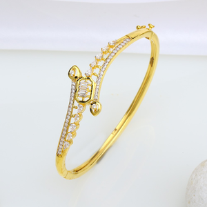 916 gold ladies stylish diamond bracelet.
