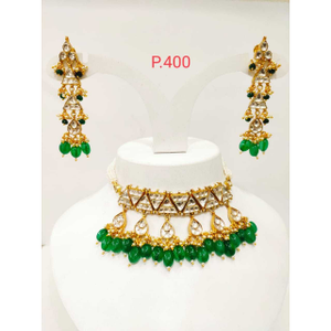 Triangle shape choker set with green(emerald)