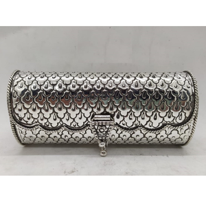 Puran pure silver clutch in mesh tile carving
