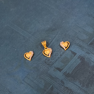 18K Gold Leaf Shape Pendant Set.