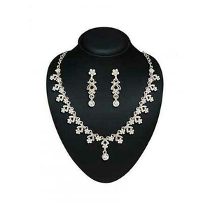 Gold Diamond Fashionable Necklace Set
