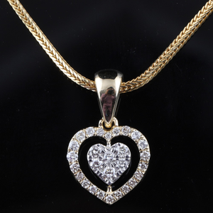 18KT Gold Fancy Diamond Pendant Set