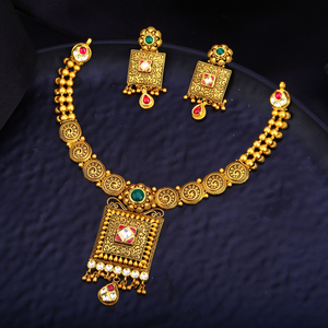 916 gold hallmarked square design necklace se