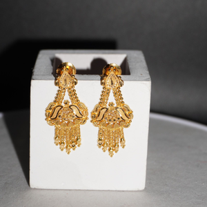 22k Gold Dazzling Earrings 7R457